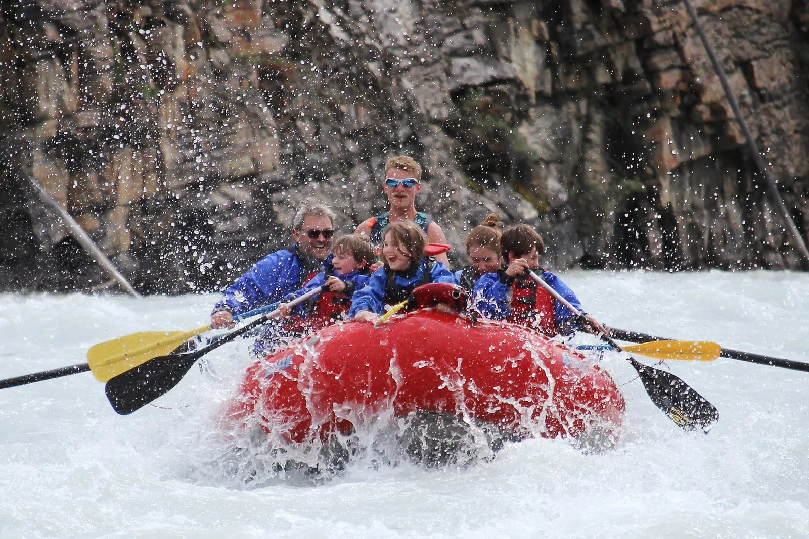 Angebotsfoto: Ab Jasper: Canyon Run Rafting am Fuß der Athabasca Falls