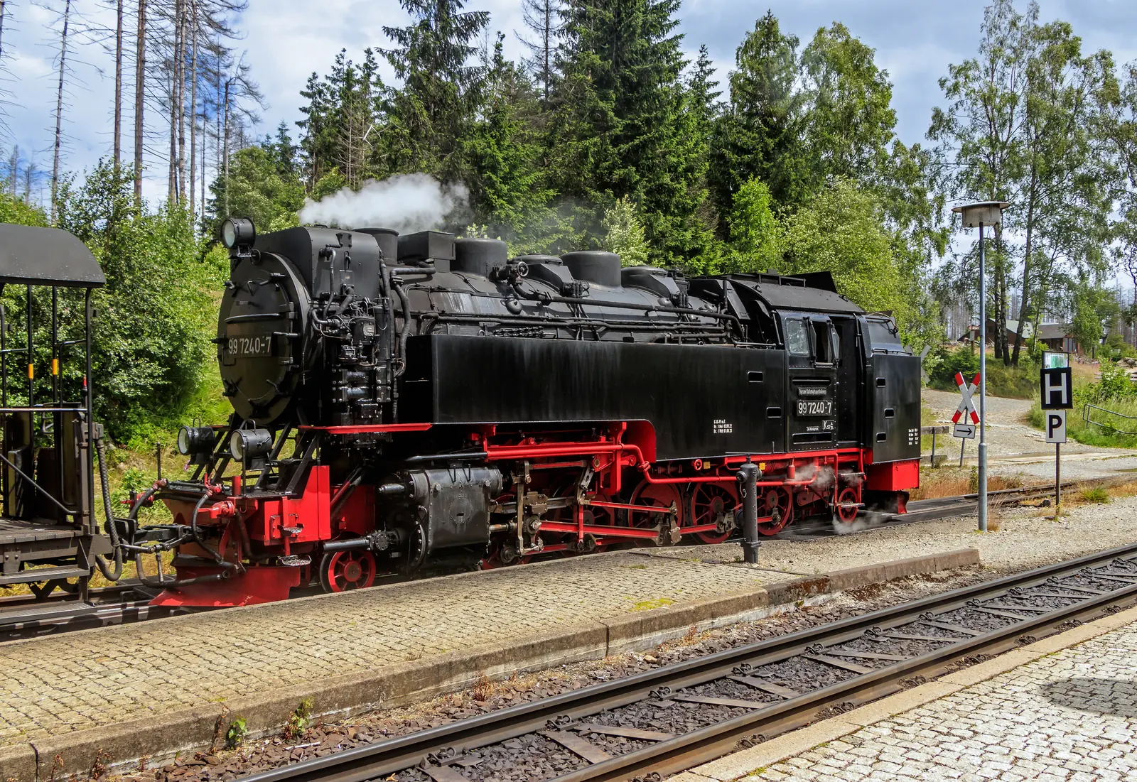 Lokomotive 99 7240-7 der Brockenbahn im Bahnhof Schierke