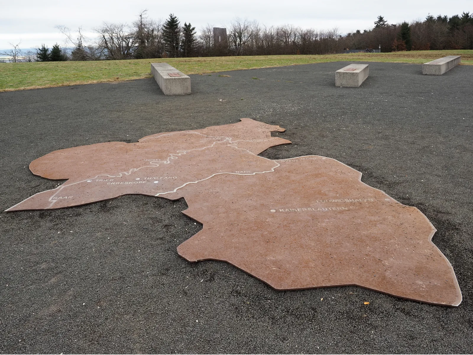 Bodeninstallation auf dem Gipfelplateau des Erbeskopfs