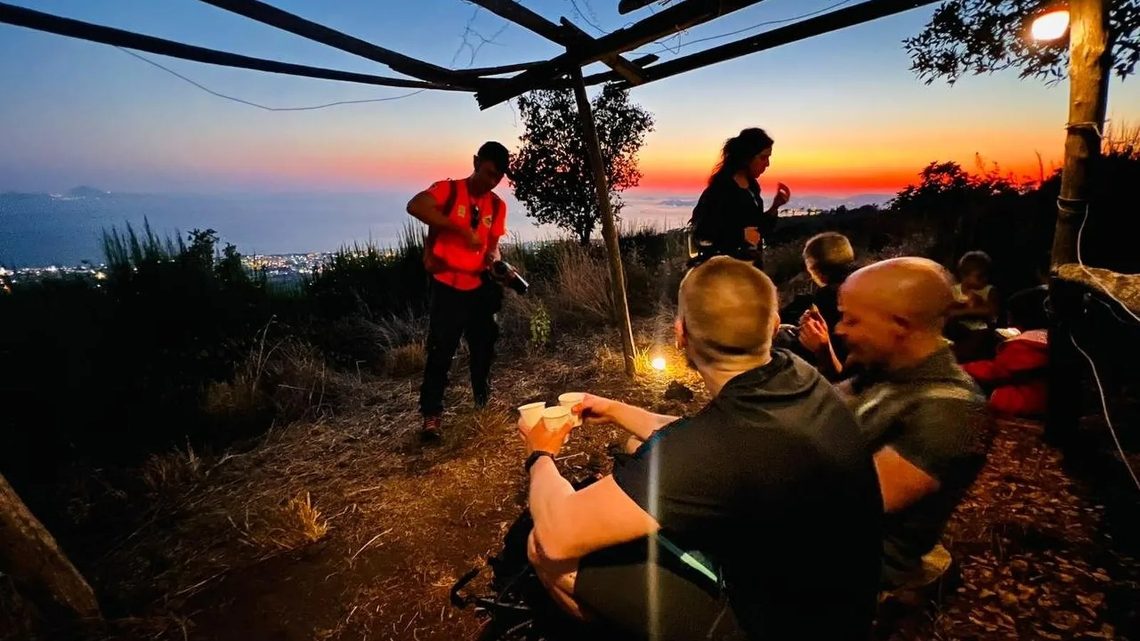 Angebotsfoto: Vesuv: Aperitif-Wanderung bei Sonnenuntergang im Nationalpark