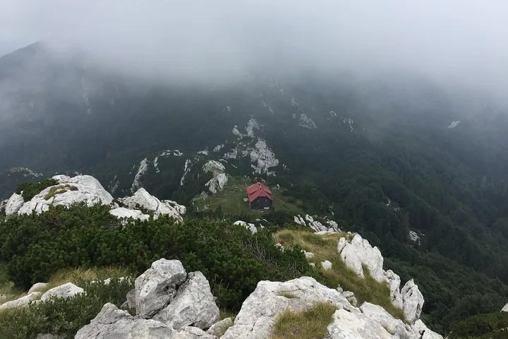Angebotsfoto: Ab Zagreb: private Tageswanderung zur Schlosser-Hütte im Nationalpark Risnjak