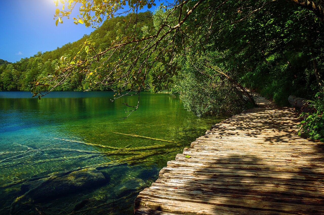 Plitvicer Seen – Holzsteg über den See