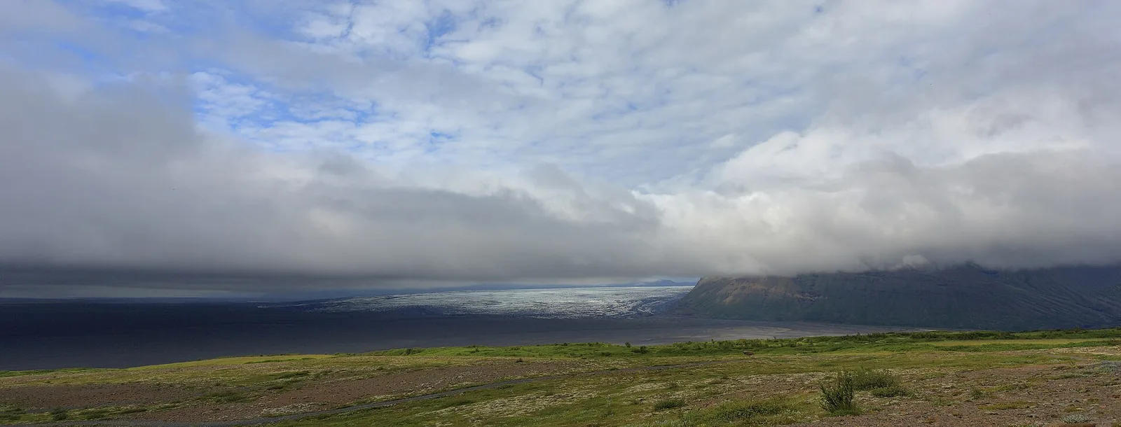 Weiter Blick von Skaftafell über die flache Sanderebene des Skeiðarársandur bis zum Meer