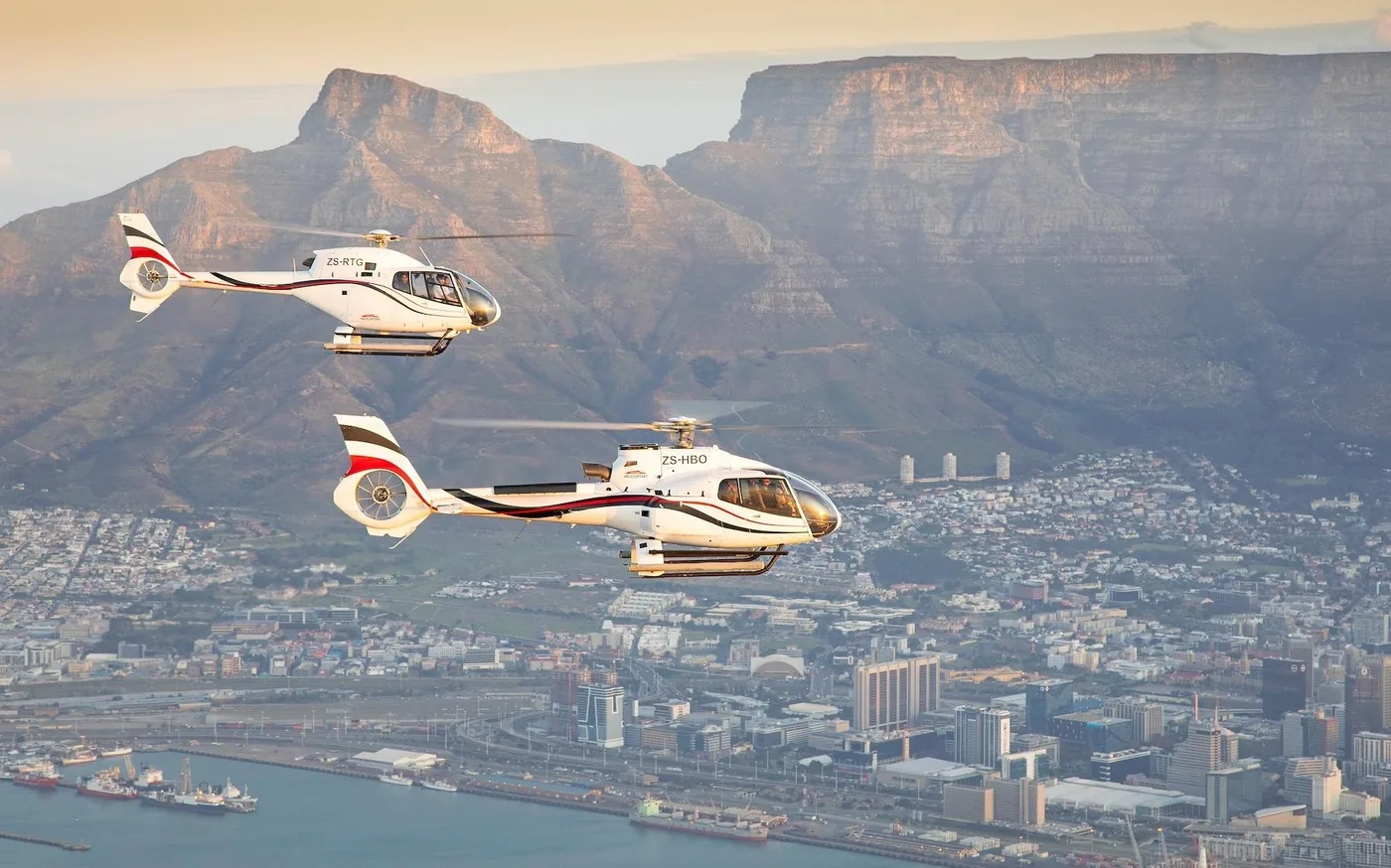 Angebotsfoto: Im Hubschrauber an Tafelberg, Zwölf Aposteln und Lion’s Head entlang