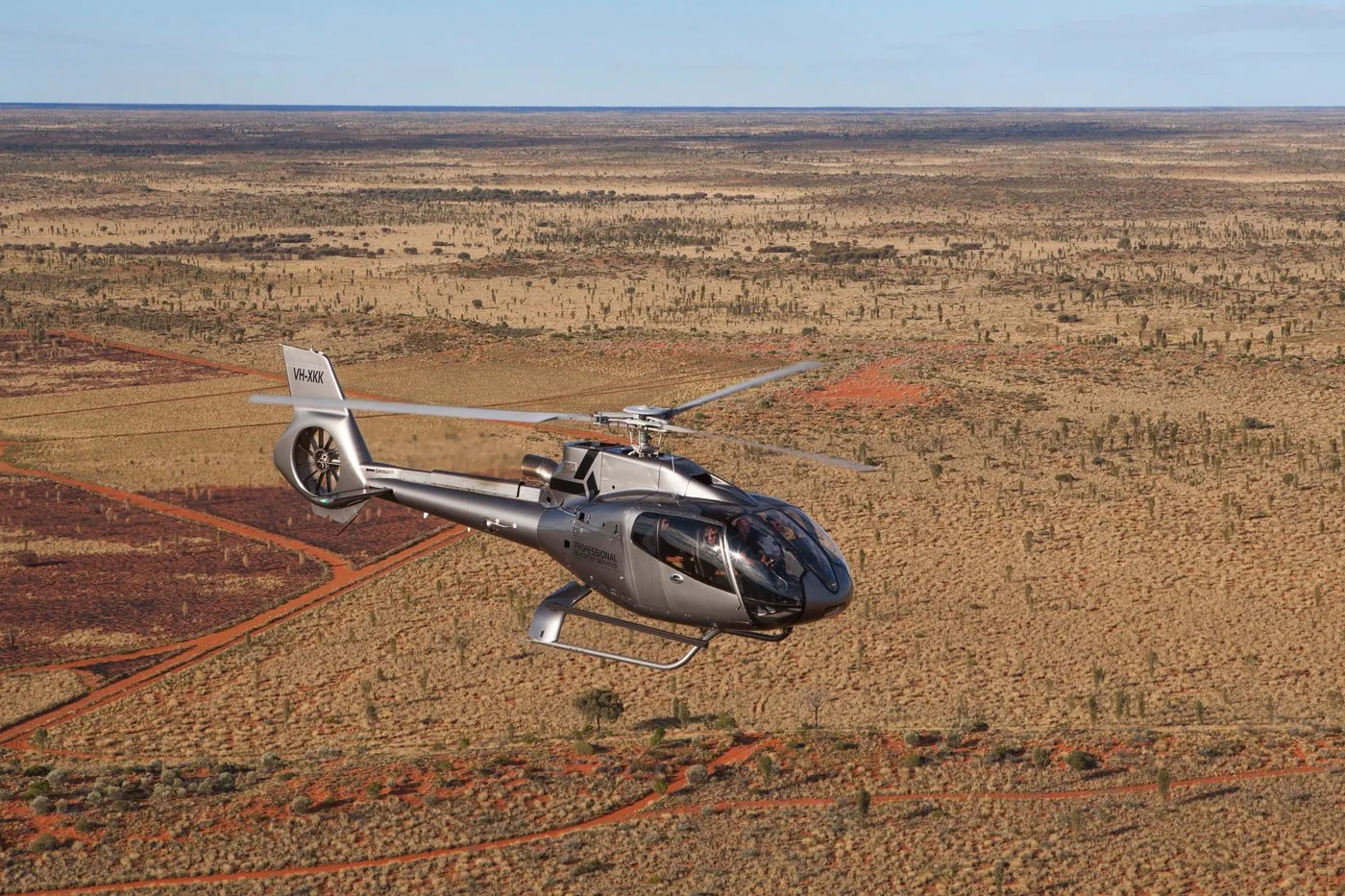 Angebotsfoto: Ab Yulara: 25 Minuten im Hubschrauber mit Blick auf Uluru und Kata Tjuṯa