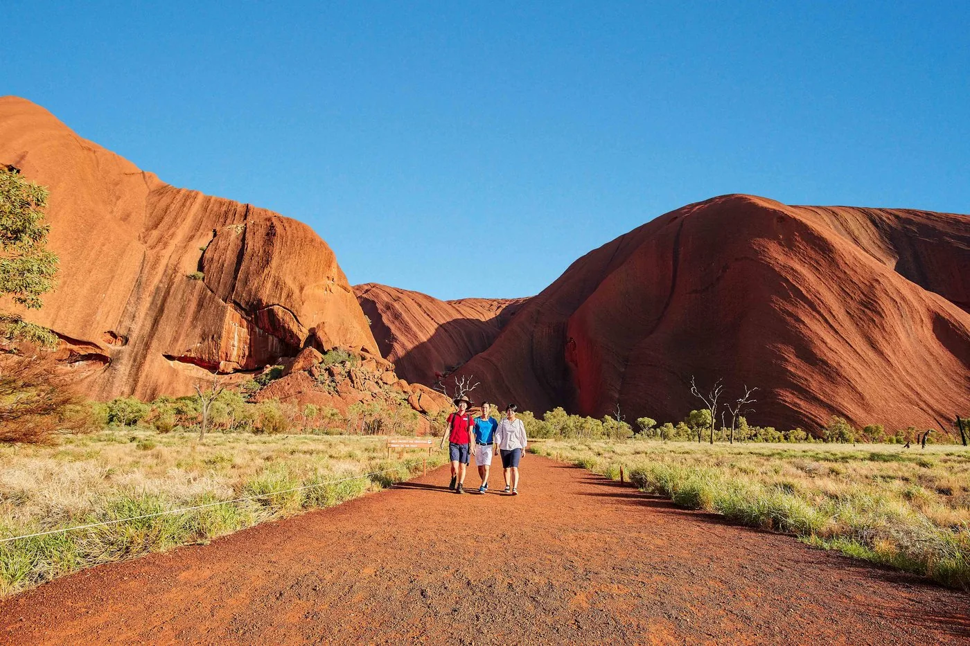 Angebotsfoto: Uluru: heilige Stätten, Mutitjulu Waterhole und Sonnenuntergang mit Wein