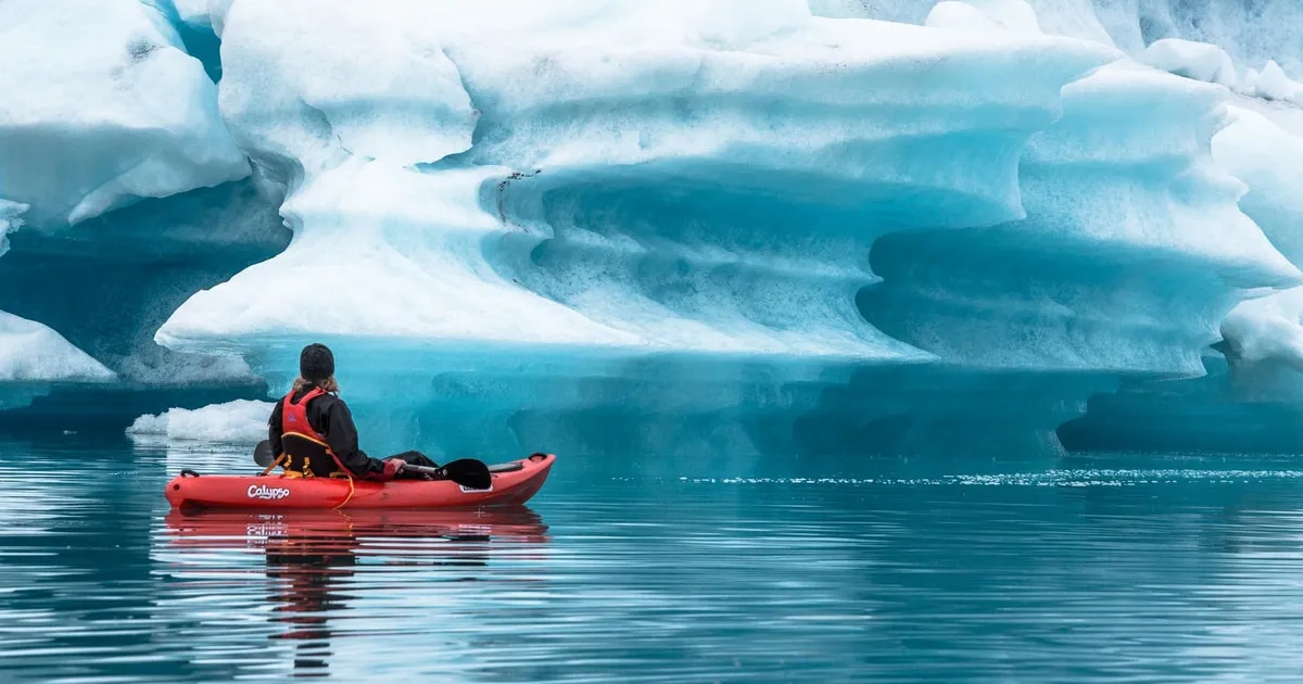 Angebotsfoto: Kajaktour zwischen den Eisbergen des Jökulsárlón